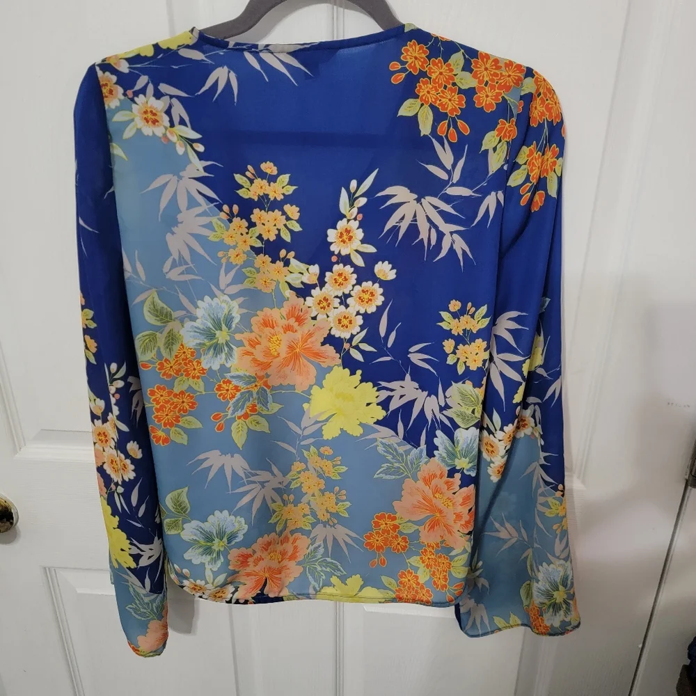Guess Cross Over Floral Top - Picture 3 of 13